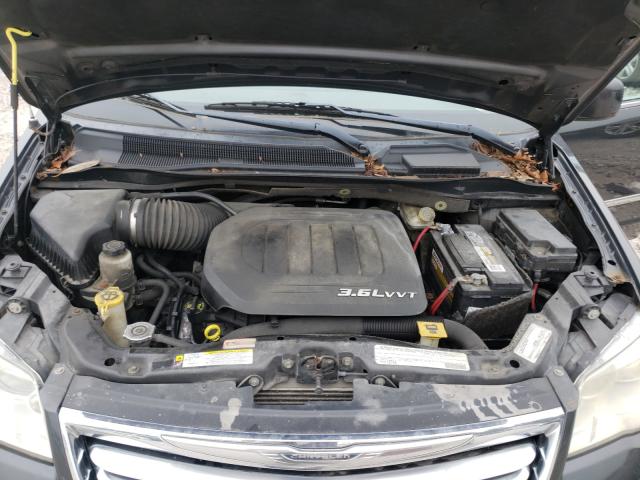 Photo 6 VIN: 2A4RR5DG4BR747332 - CHRYSLER TOWN AND C 