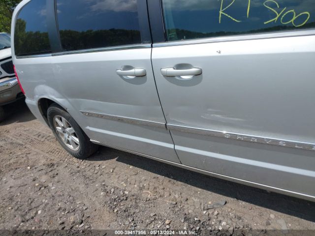 Photo 5 VIN: 2A4RR5DG5BR687481 - CHRYSLER TOWN & COUNTRY 