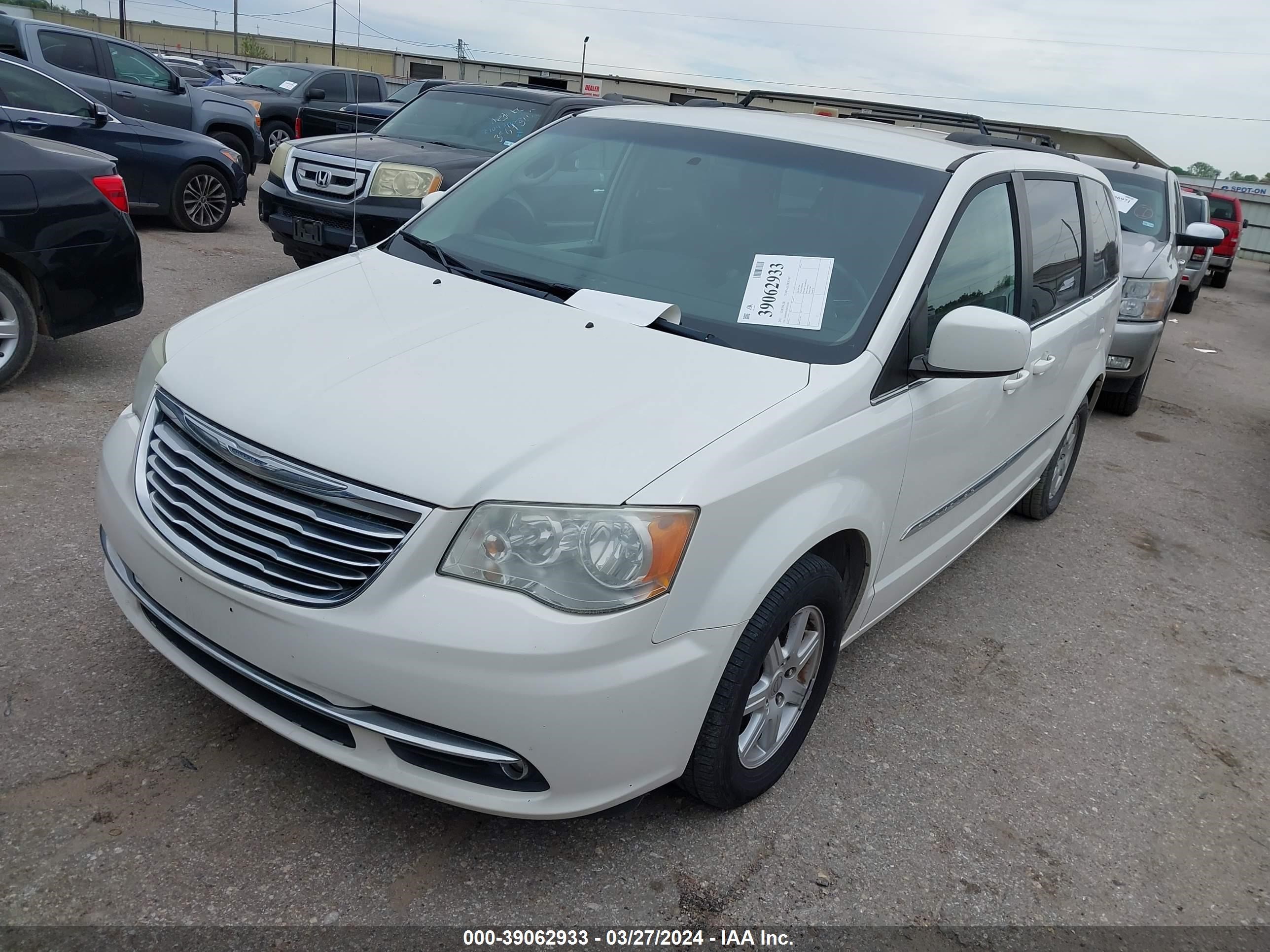 Photo 1 VIN: 2A4RR5DG5BR702206 - CHRYSLER TOWN & COUNTRY 