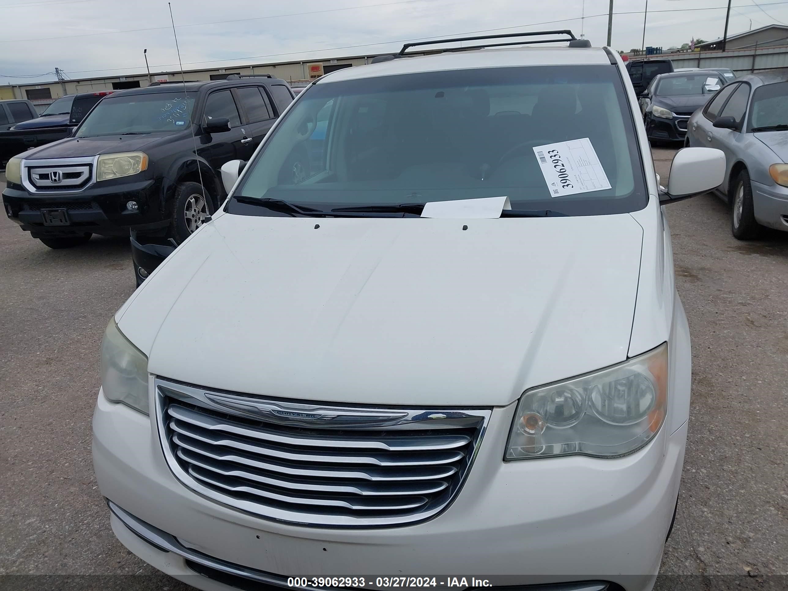 Photo 5 VIN: 2A4RR5DG5BR702206 - CHRYSLER TOWN & COUNTRY 