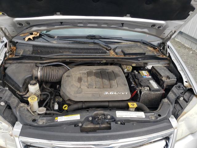 Photo 6 VIN: 2A4RR5DG5BR796832 - CHRYSLER TOWN &AMP COU 