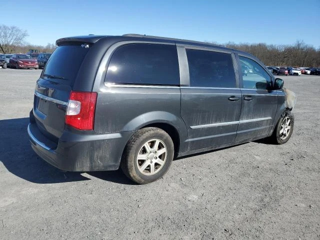 Photo 2 VIN: 2A4RR5DG6BR669331 - CHRYSLER TOWN & COU 