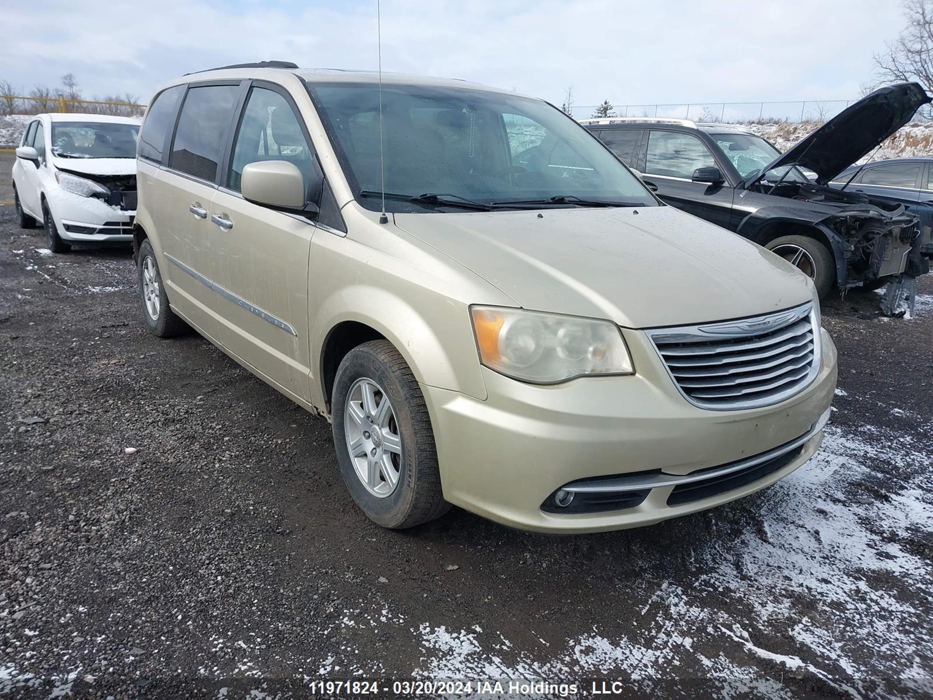 Photo 0 VIN: 2A4RR5DG7BR715135 - CHRYSLER TOWN & COUNTRY 