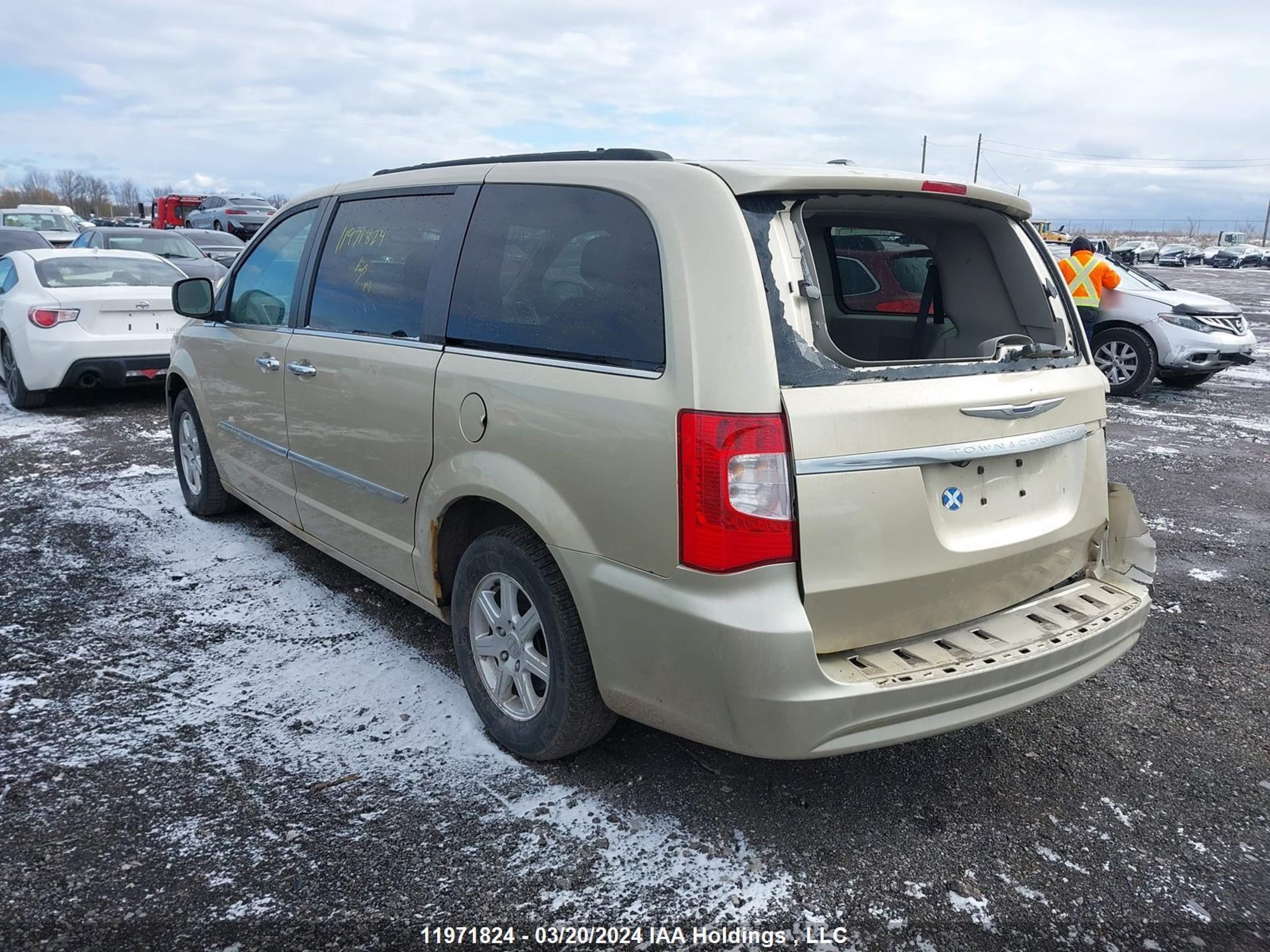 Photo 2 VIN: 2A4RR5DG7BR715135 - CHRYSLER TOWN & COUNTRY 