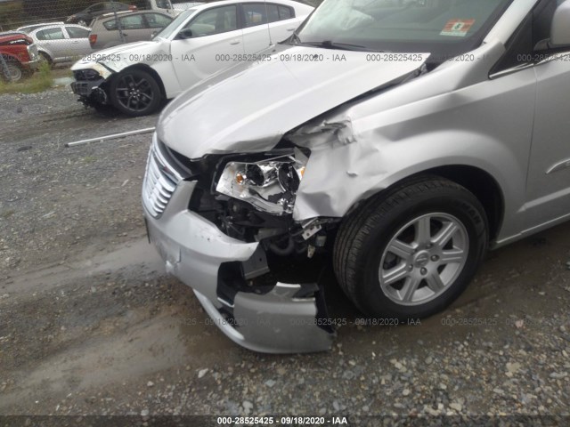 Photo 5 VIN: 2A4RR5DG7BR715894 - CHRYSLER TOWN & COUNTRY 