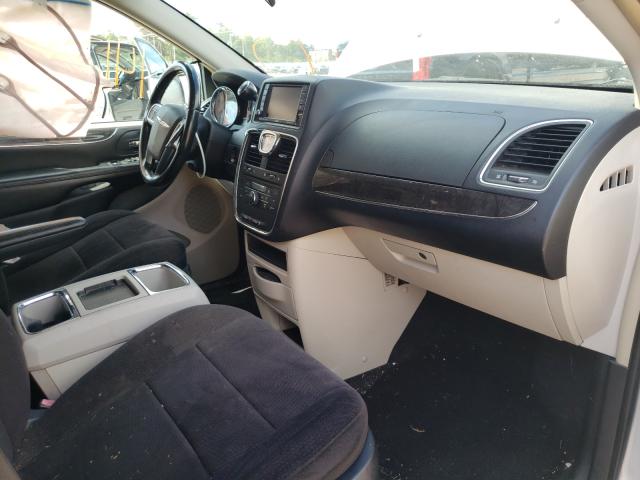 Photo 4 VIN: 2A4RR5DG8BR607381 - CHRYSLER TOWN &AMP COU 