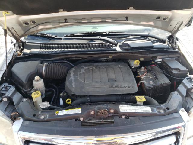 Photo 6 VIN: 2A4RR5DG8BR607381 - CHRYSLER TOWN &AMP COU 