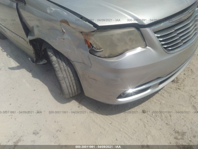 Photo 5 VIN: 2A4RR5DG8BR687703 - CHRYSLER TOWN & COUNTRY 