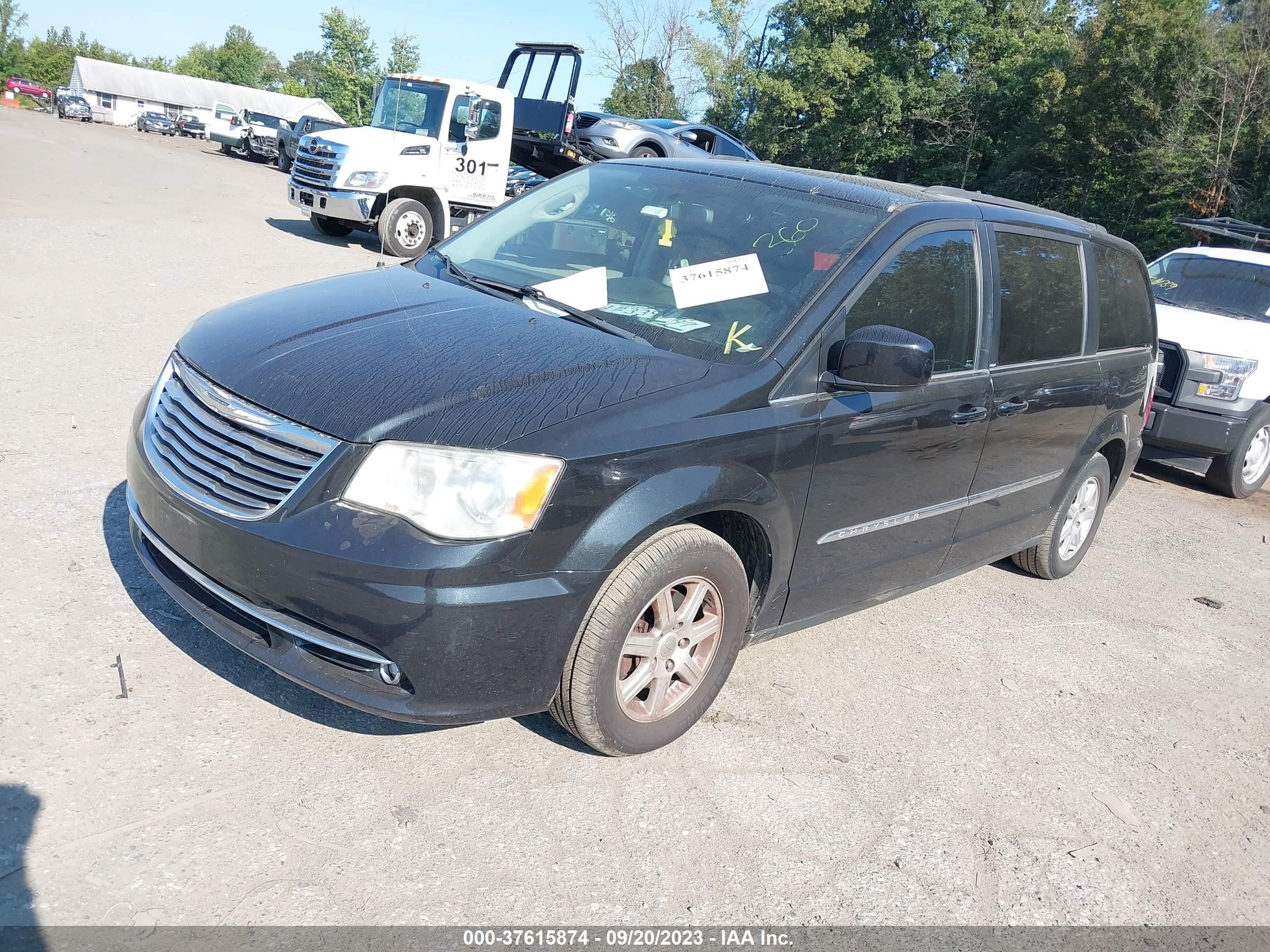 Photo 1 VIN: 2A4RR5DG8BR694909 - CHRYSLER TOWN & COUNTRY 