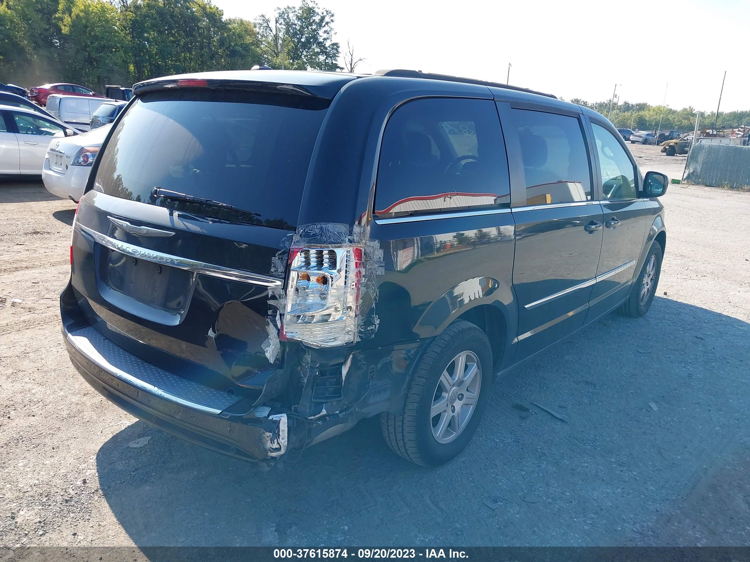 Photo 3 VIN: 2A4RR5DG8BR694909 - CHRYSLER TOWN & COUNTRY 