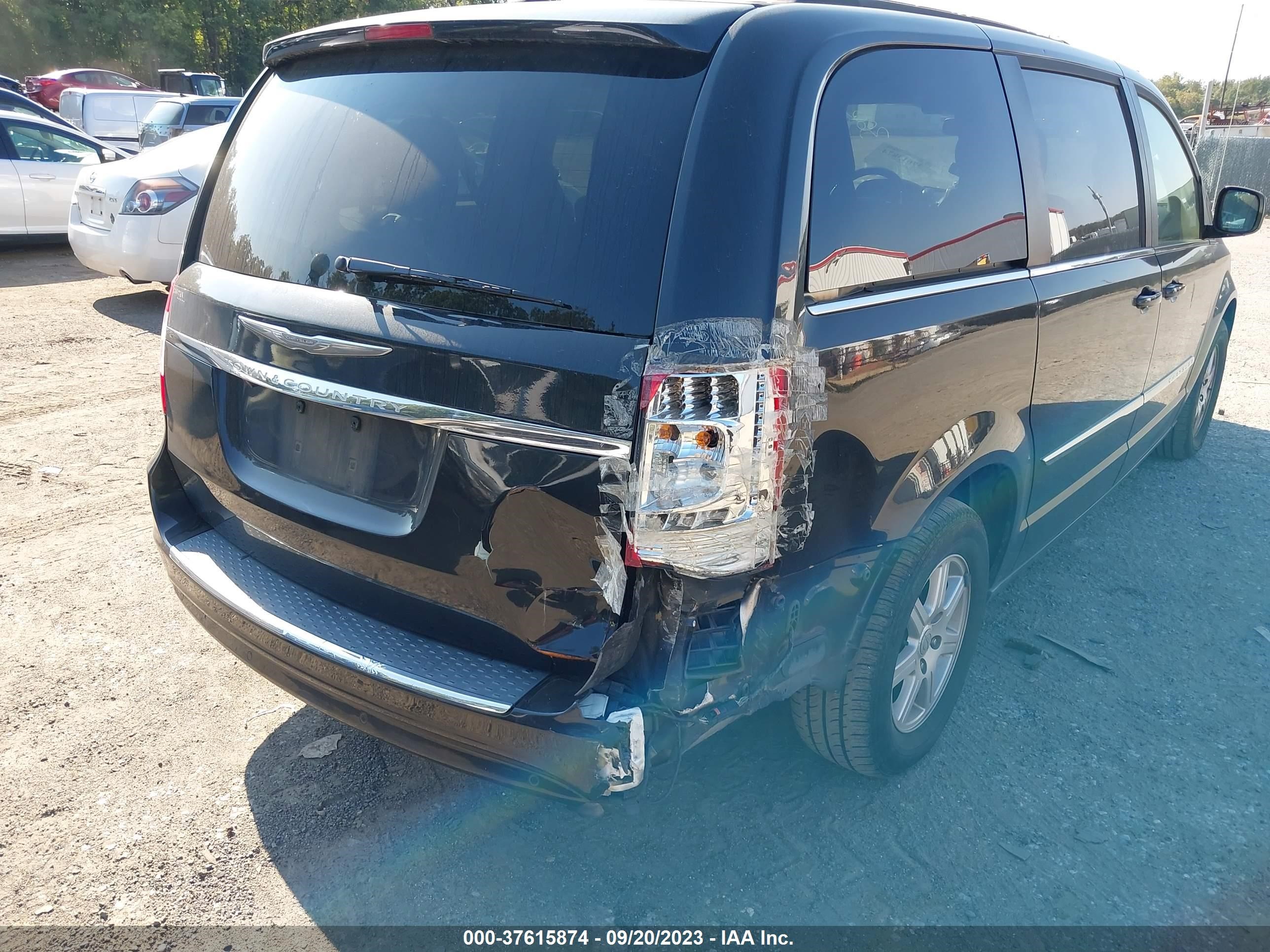 Photo 5 VIN: 2A4RR5DG8BR694909 - CHRYSLER TOWN & COUNTRY 