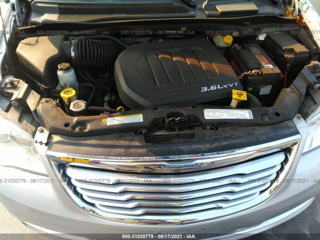 Photo 9 VIN: 2A4RR5DG9BR703245 - CHRYSLER TOWN & COUNTRY 