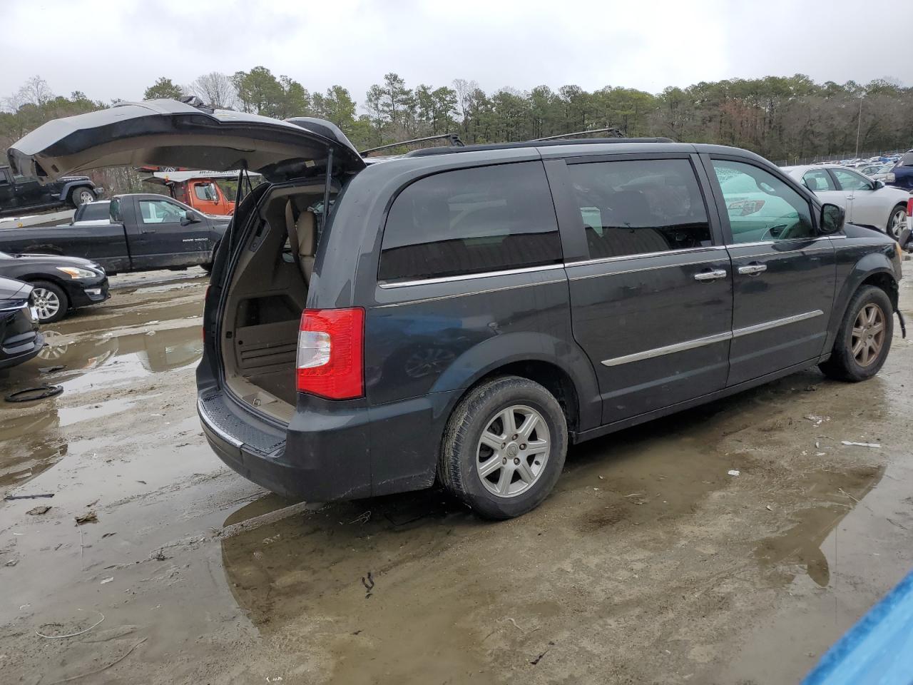 Photo 2 VIN: 2A4RR5DG9BR797756 - CHRYSLER TOWN & COUNTRY 