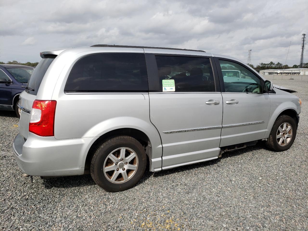 Photo 2 VIN: 2A4RR5DGXBR641693 - CHRYSLER TOWN & COUNTRY 