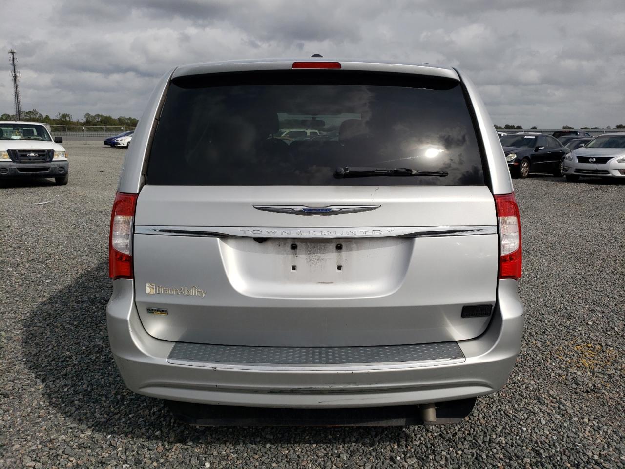 Photo 5 VIN: 2A4RR5DGXBR641693 - CHRYSLER TOWN & COUNTRY 