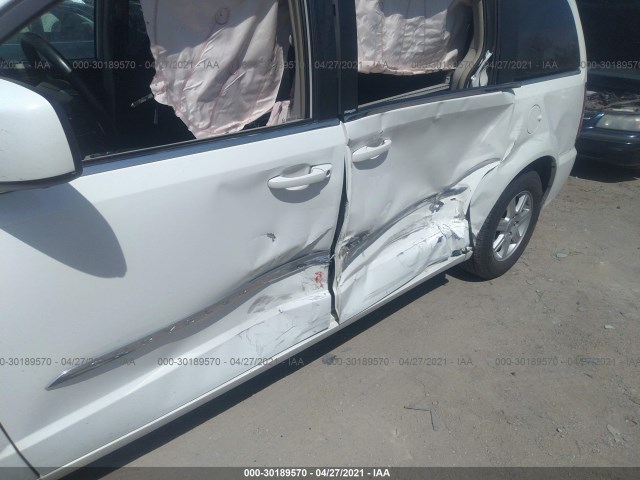 Photo 5 VIN: 2A4RR5DGXBR715758 - CHRYSLER TOWN & COUNTRY 