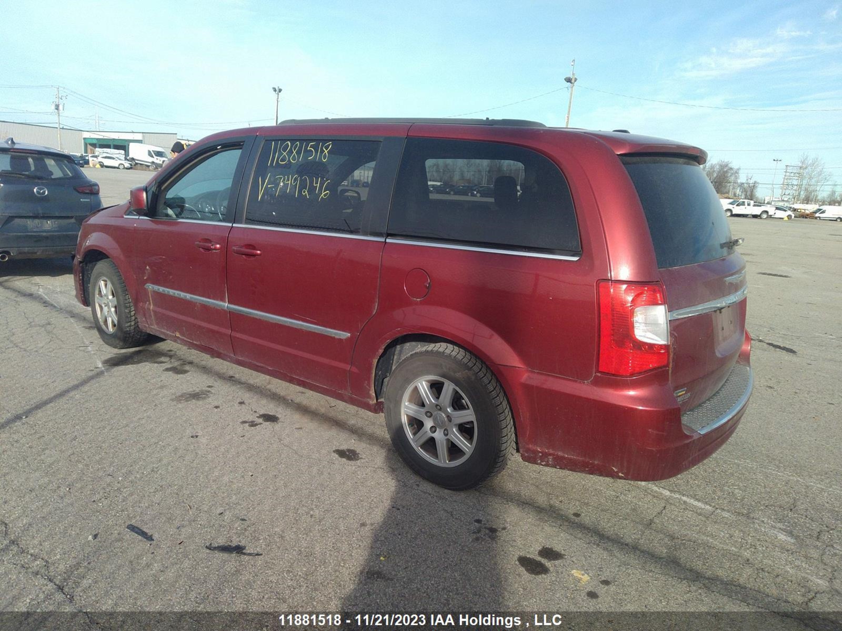 Photo 2 VIN: 2A4RR5DGXBR749246 - CHRYSLER TOWN & COUNTRY 