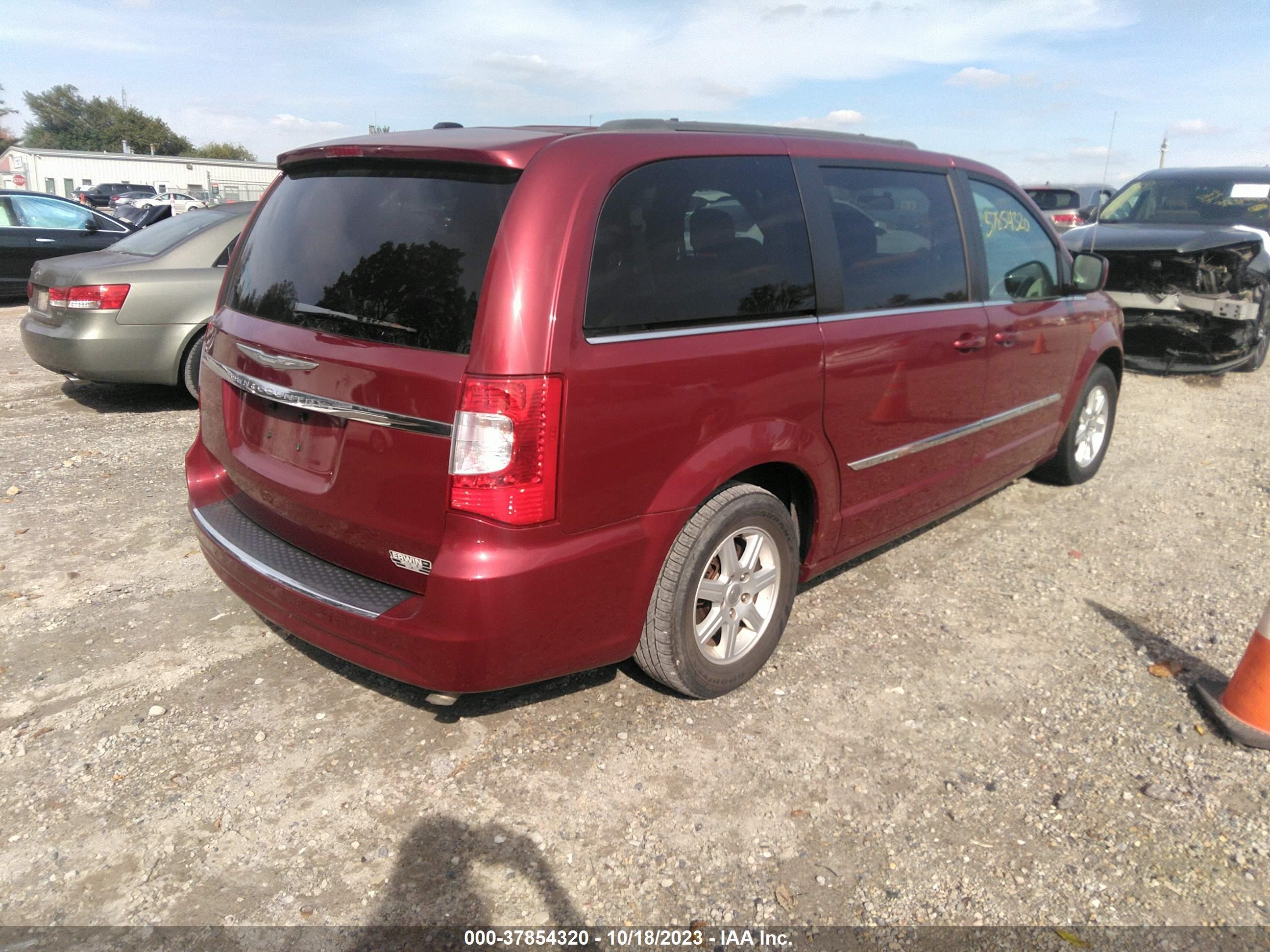 Photo 3 VIN: 2A4RR5DGXBR750669 - CHRYSLER TOWN & COUNTRY 