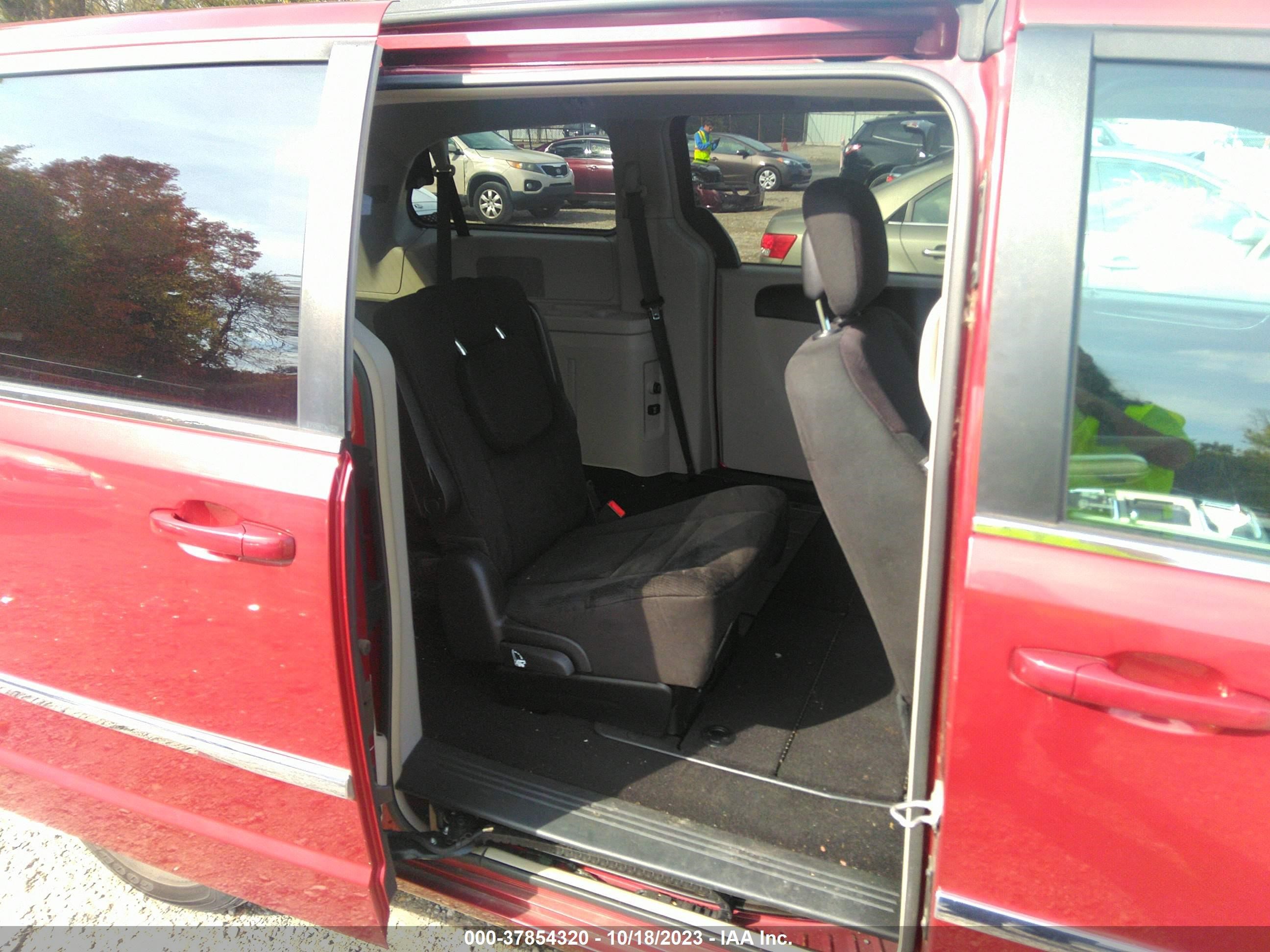 Photo 7 VIN: 2A4RR5DGXBR750669 - CHRYSLER TOWN & COUNTRY 