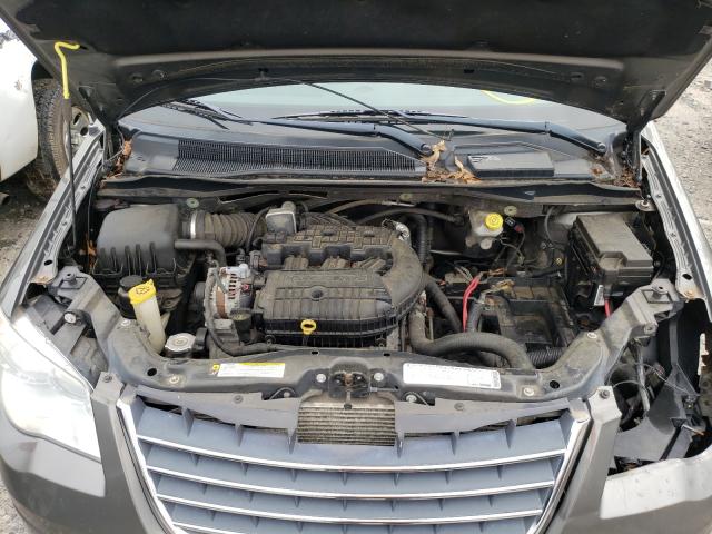 Photo 6 VIN: 2A4RR5DX0AR241818 - CHRYSLER TOWN &AMP COU 