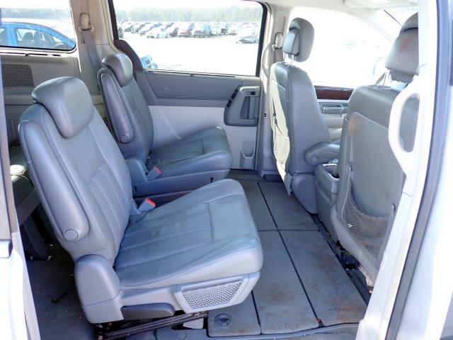 Photo 5 VIN: 2A4RR5DX0AR329414 - CHRYSLER TOWN & COU 