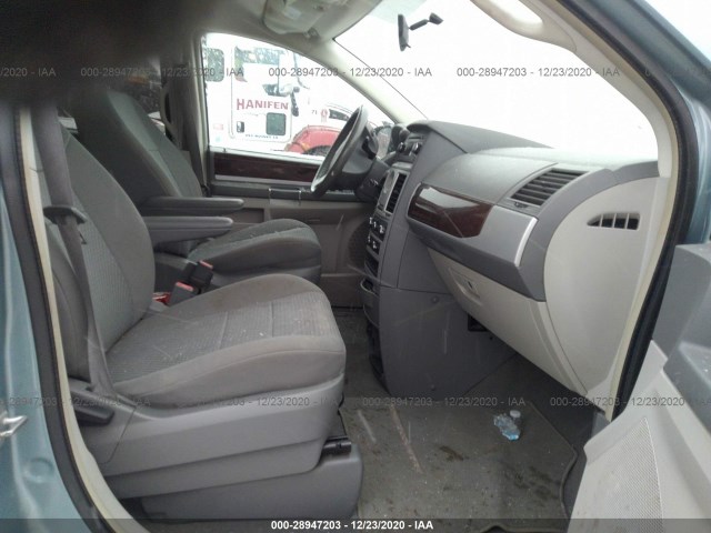 Photo 4 VIN: 2A4RR5DX0AR340249 - CHRYSLER TOWN & COUNTRY 