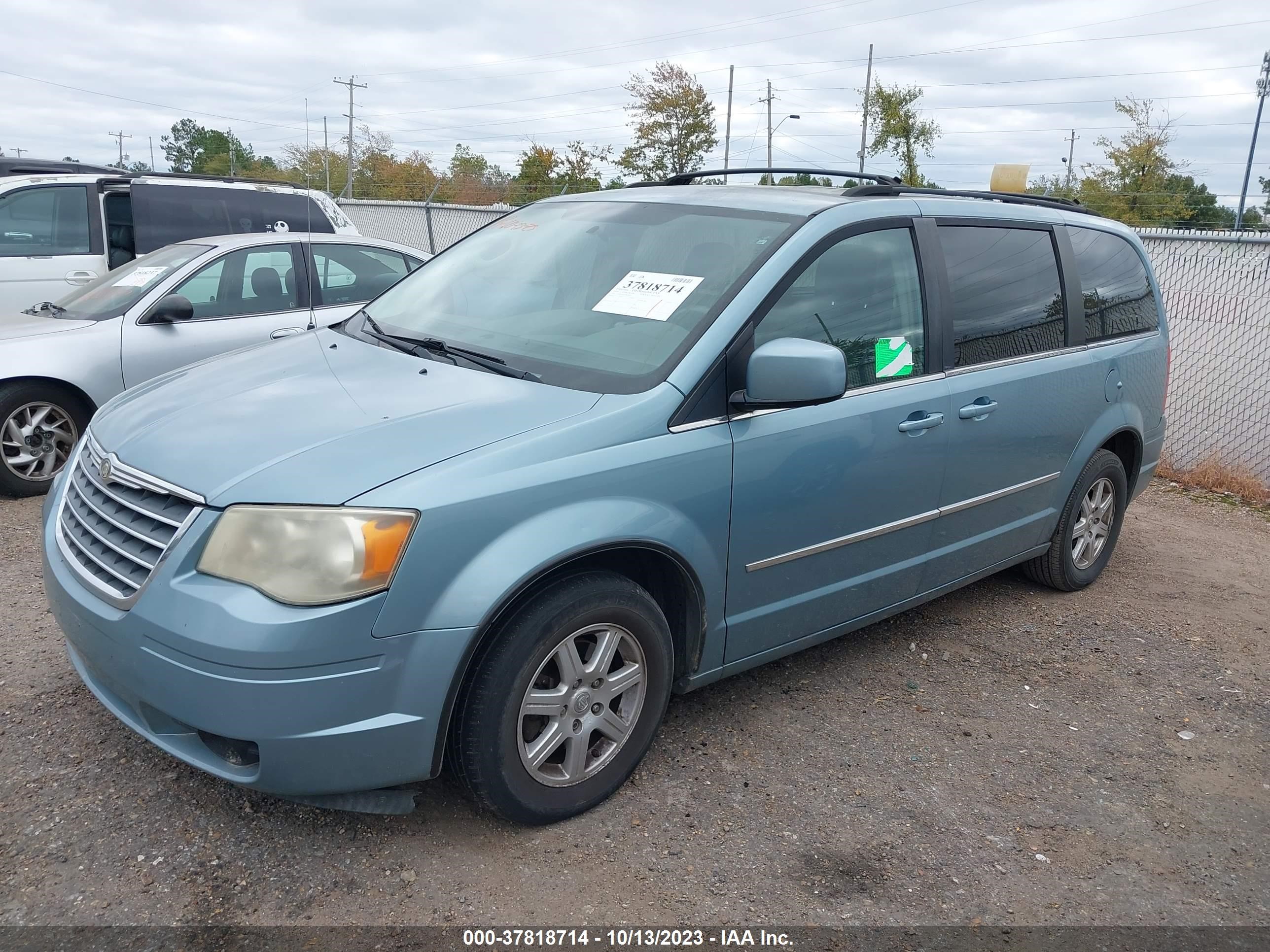 Photo 1 VIN: 2A4RR5DX2AR320200 - CHRYSLER TOWN & COUNTRY 