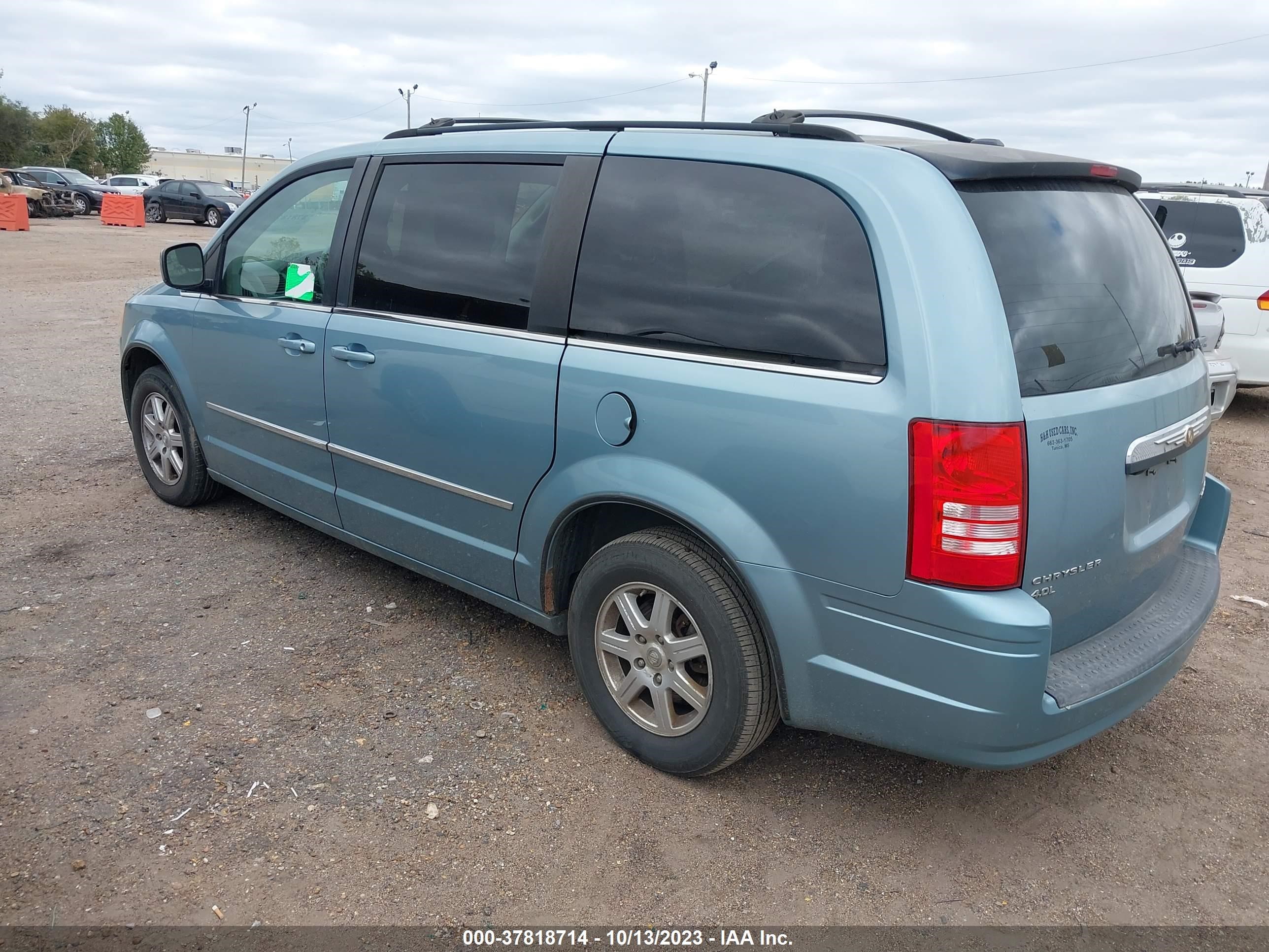 Photo 2 VIN: 2A4RR5DX2AR320200 - CHRYSLER TOWN & COUNTRY 