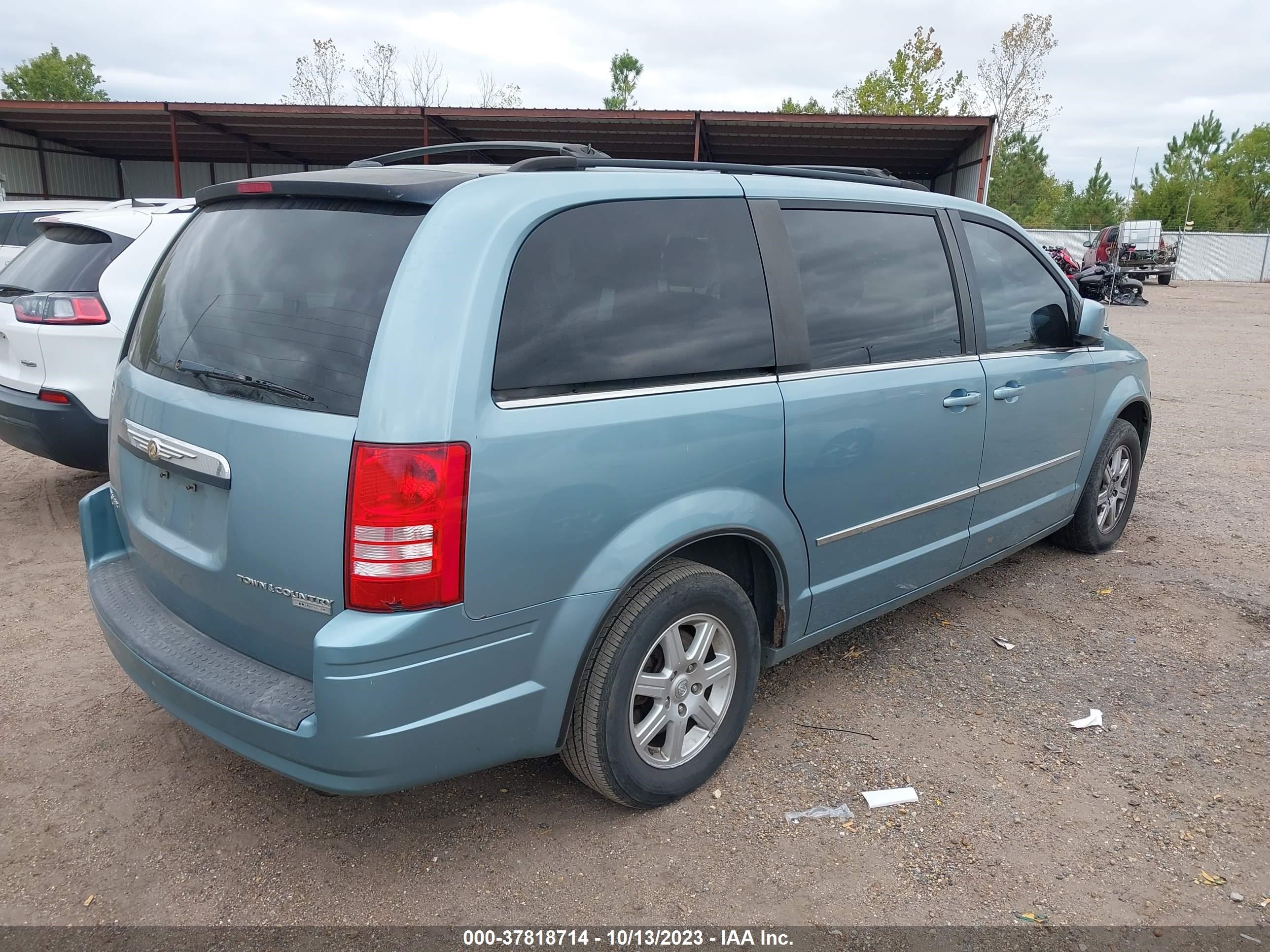 Photo 3 VIN: 2A4RR5DX2AR320200 - CHRYSLER TOWN & COUNTRY 