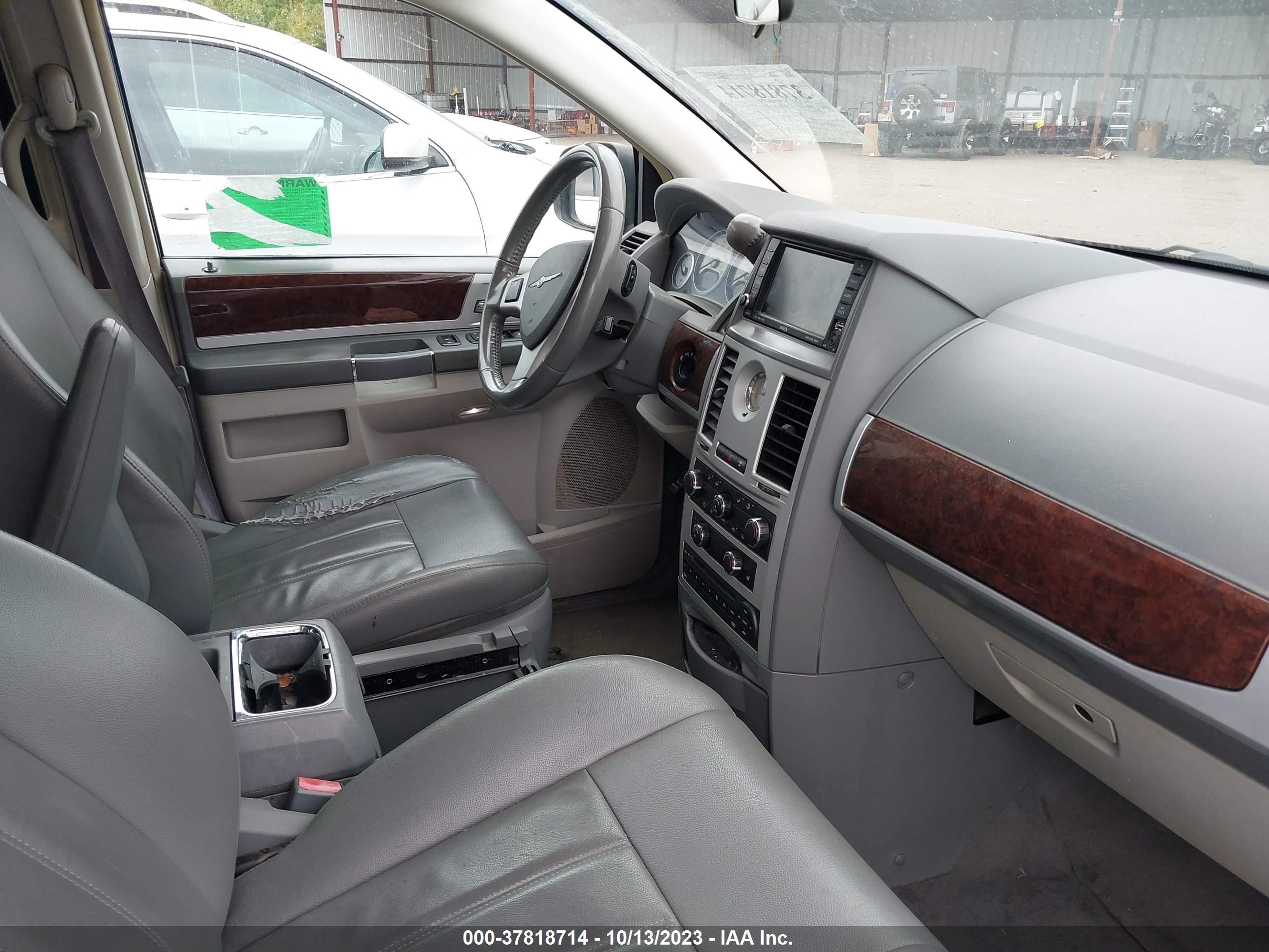 Photo 4 VIN: 2A4RR5DX2AR320200 - CHRYSLER TOWN & COUNTRY 