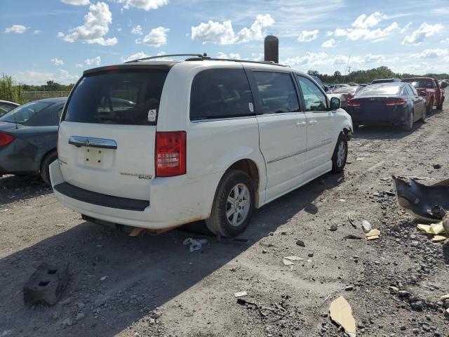 Photo 3 VIN: 2A4RR5DX2AR501152 - CHRYSLER TOWN & COU 