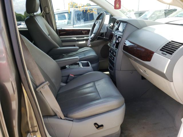 Photo 4 VIN: 2A4RR5DX3AR267474 - CHRYSLER TOWN & COU 