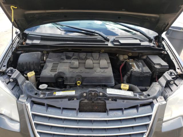 Photo 6 VIN: 2A4RR5DX3AR267474 - CHRYSLER TOWN & COU 