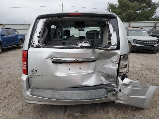 Photo 5 VIN: 2A4RR5DX4AR128373 - CHRYSLER TOWN & COU 