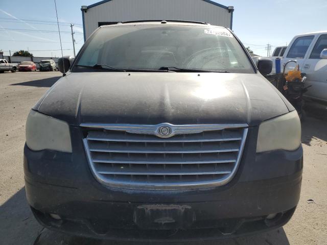 Photo 4 VIN: 2A4RR5DX5AR201105 - CHRYSLER TOWN & COU 