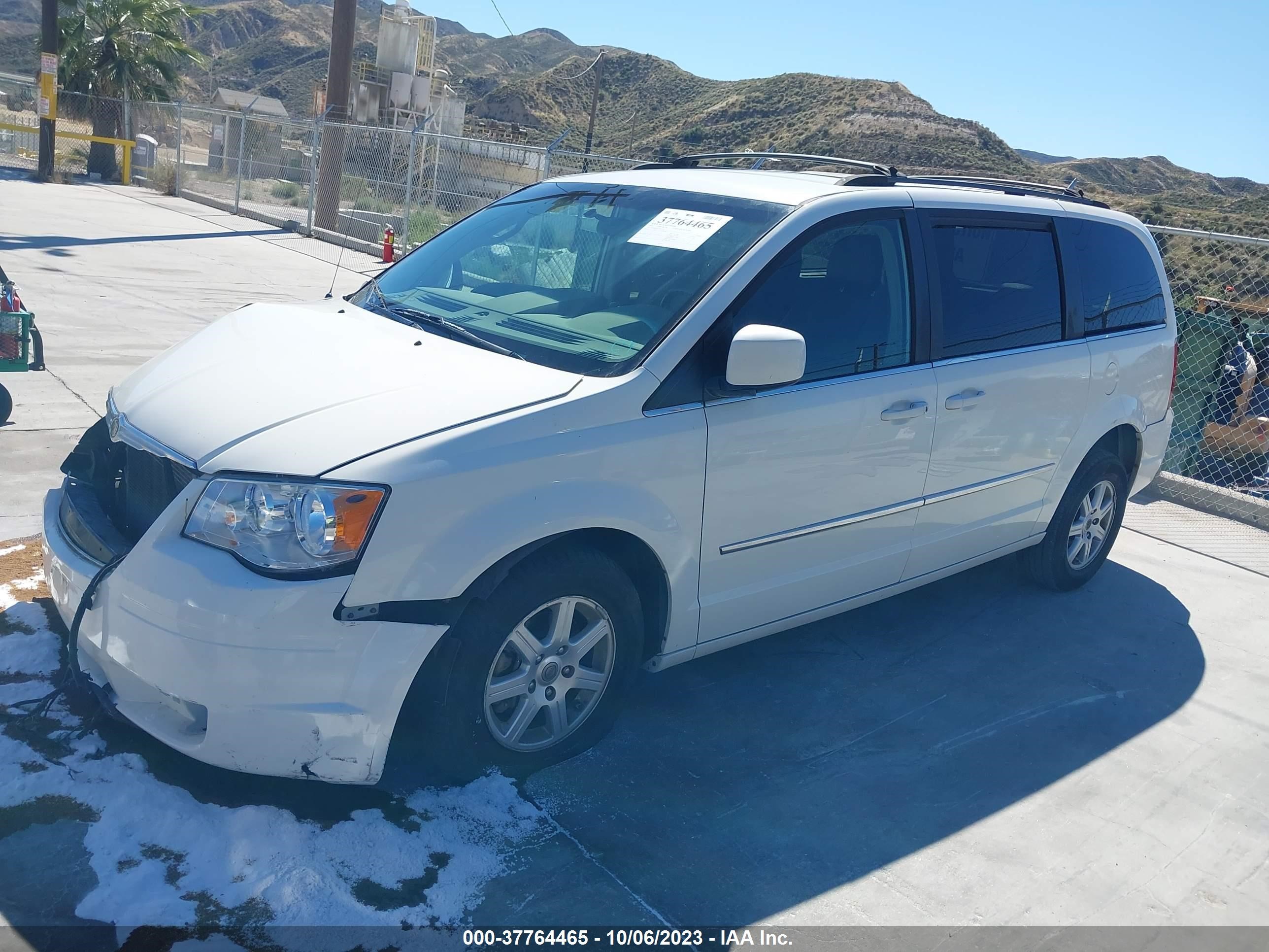 Photo 1 VIN: 2A4RR5DX5AR351330 - CHRYSLER TOWN & COUNTRY 