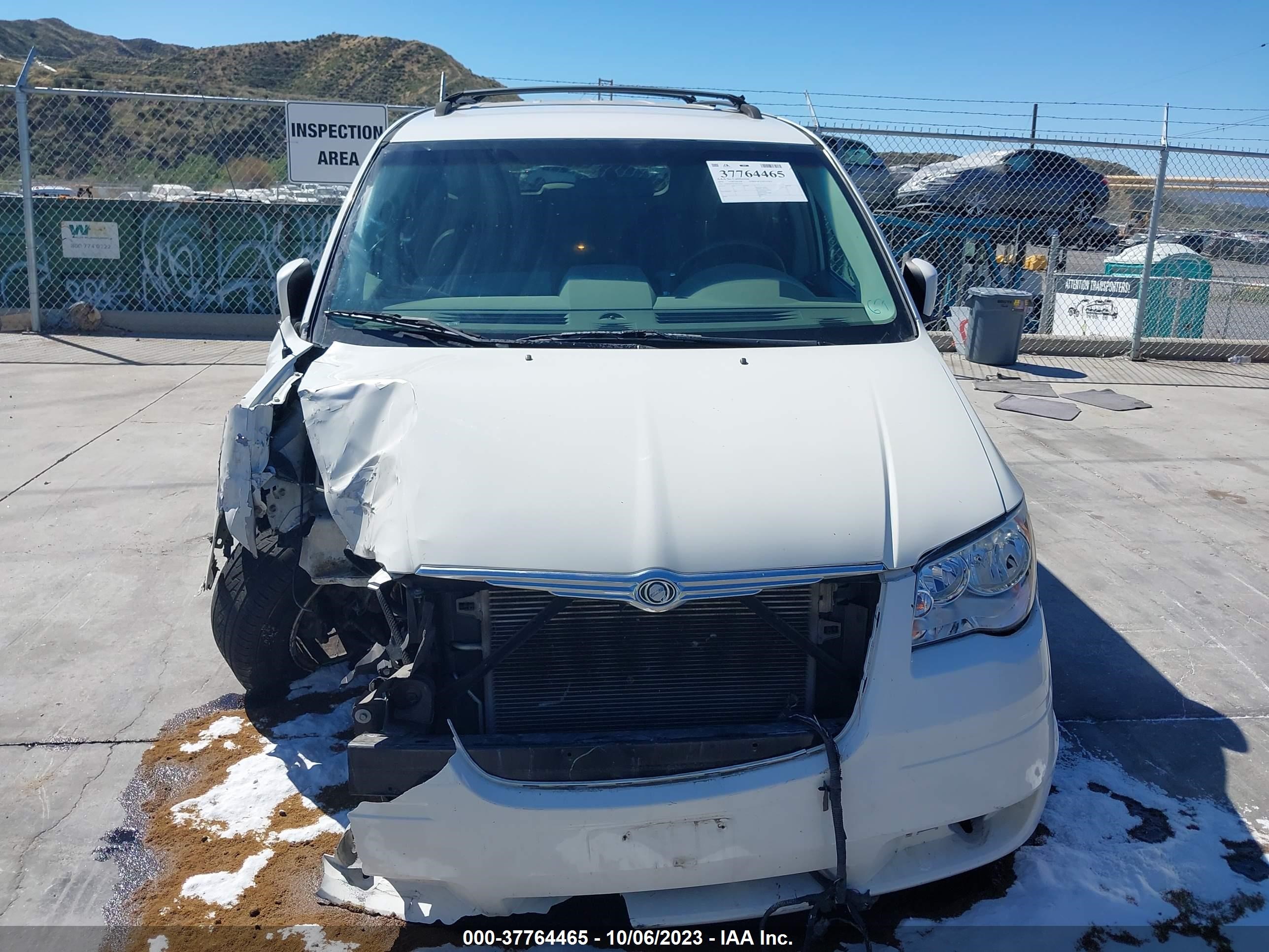 Photo 12 VIN: 2A4RR5DX5AR351330 - CHRYSLER TOWN & COUNTRY 