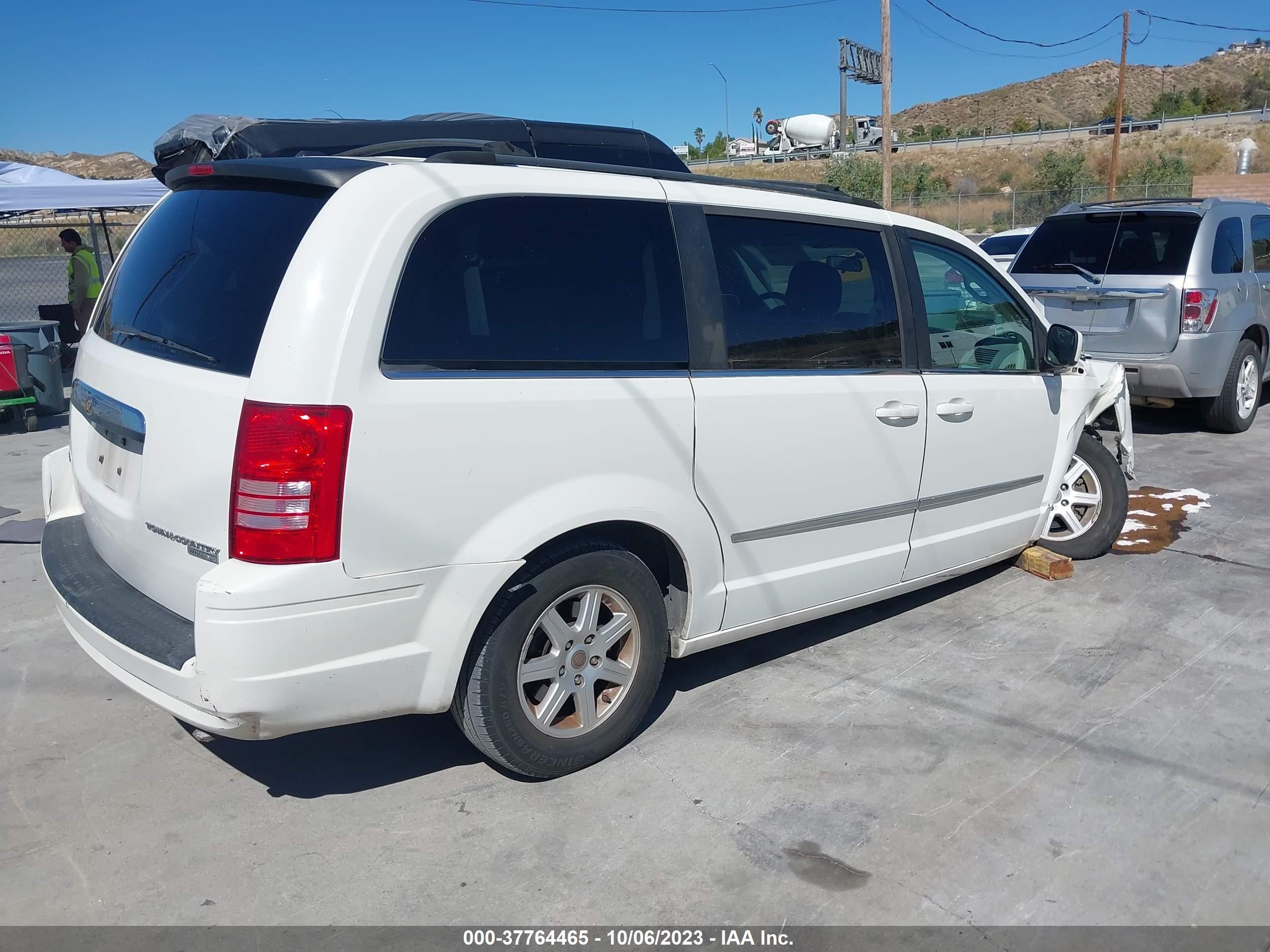 Photo 3 VIN: 2A4RR5DX5AR351330 - CHRYSLER TOWN & COUNTRY 