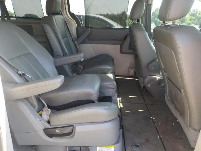 Photo 5 VIN: 2A4RR5DX6AR153548 - CHRYSLER TOWN &AMP COU 