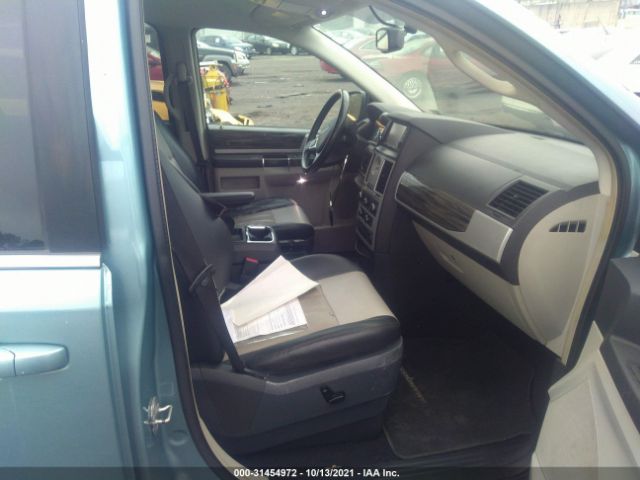 Photo 4 VIN: 2A4RR5DX6AR290960 - CHRYSLER TOWN & COUNTRY 