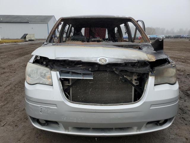 Photo 4 VIN: 2A4RR5DX7AR267476 - CHRYSLER TOWN & COU 