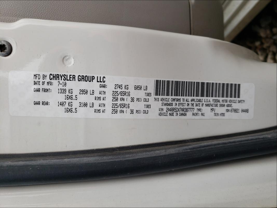 Photo 9 VIN: 2A4RR5DX7AR387777 - CHRYSLER TOWN &AMP COU 