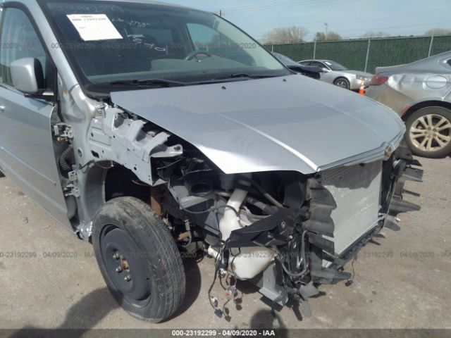 Photo 5 VIN: 2A4RR5DX8AR328575 - CHRYSLER TOWN & COUNTRY 