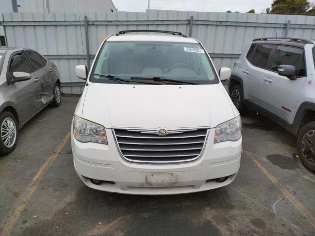 Photo 4 VIN: 2A4RR5DX8AR351323 - CHRYSLER TOWN AND C 