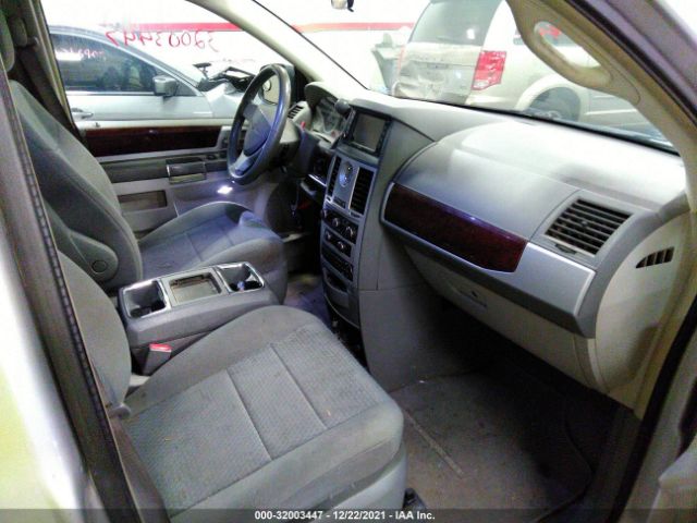 Photo 4 VIN: 2A4RR5DX8AR406031 - CHRYSLER TOWN & COUNTRY 