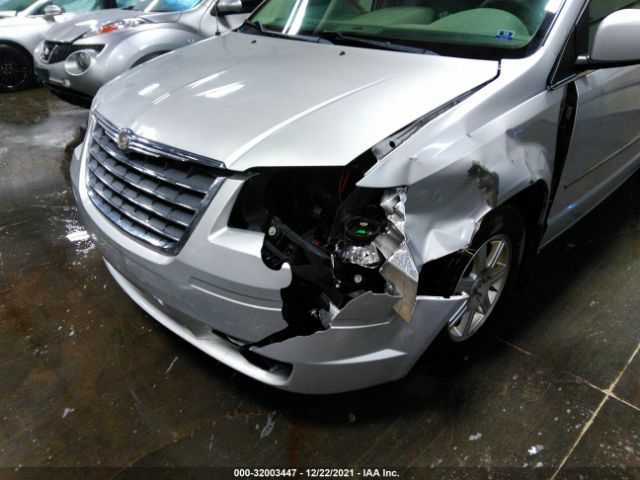 Photo 5 VIN: 2A4RR5DX8AR406031 - CHRYSLER TOWN & COUNTRY 