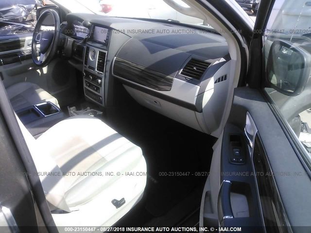 Photo 4 VIN: 2A4RR5DX9AR281573 - CHRYSLER TOWN & COUNTRY 