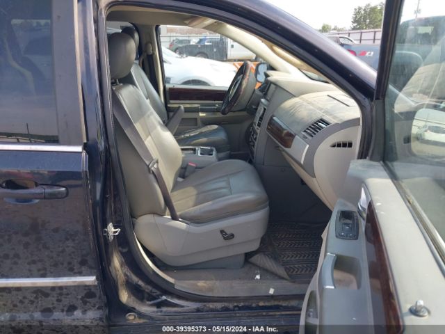 Photo 4 VIN: 2A4RR5DXXAR141710 - CHRYSLER TOWN & COUNTRY 