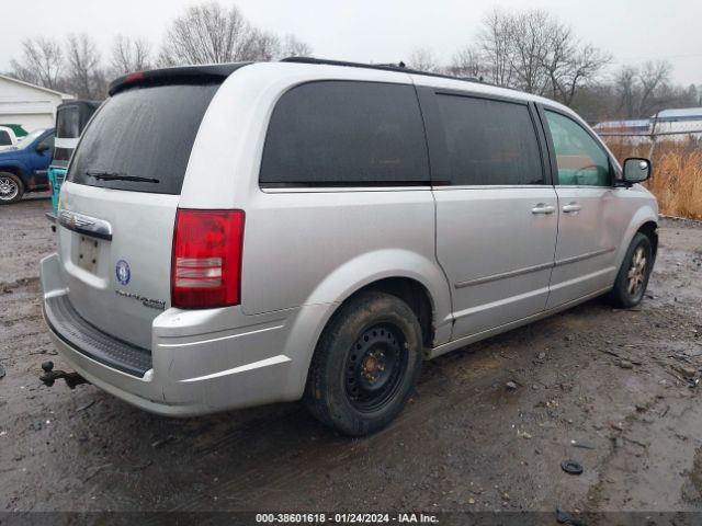 Photo 3 VIN: 2A4RR5DXXAR148854 - CHRYSLER TOWN & COUNTRY 