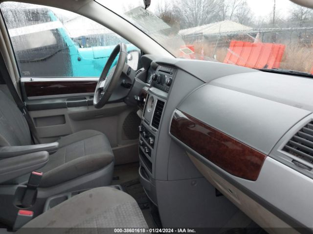 Photo 4 VIN: 2A4RR5DXXAR148854 - CHRYSLER TOWN & COUNTRY 